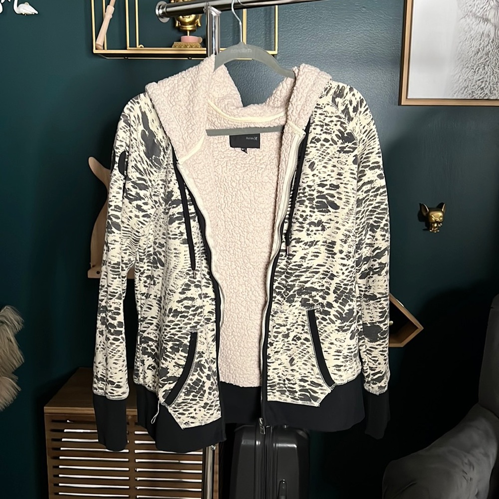 NWOT Hurley faux shearling lining graphic zip up hoodie
